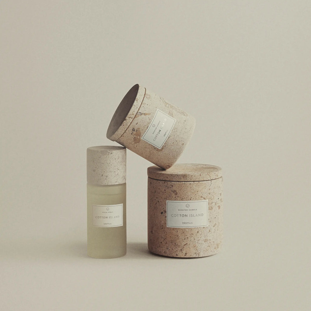 blomus Frabli Doftljus Ø10 cm, Cotton Island/Travertin