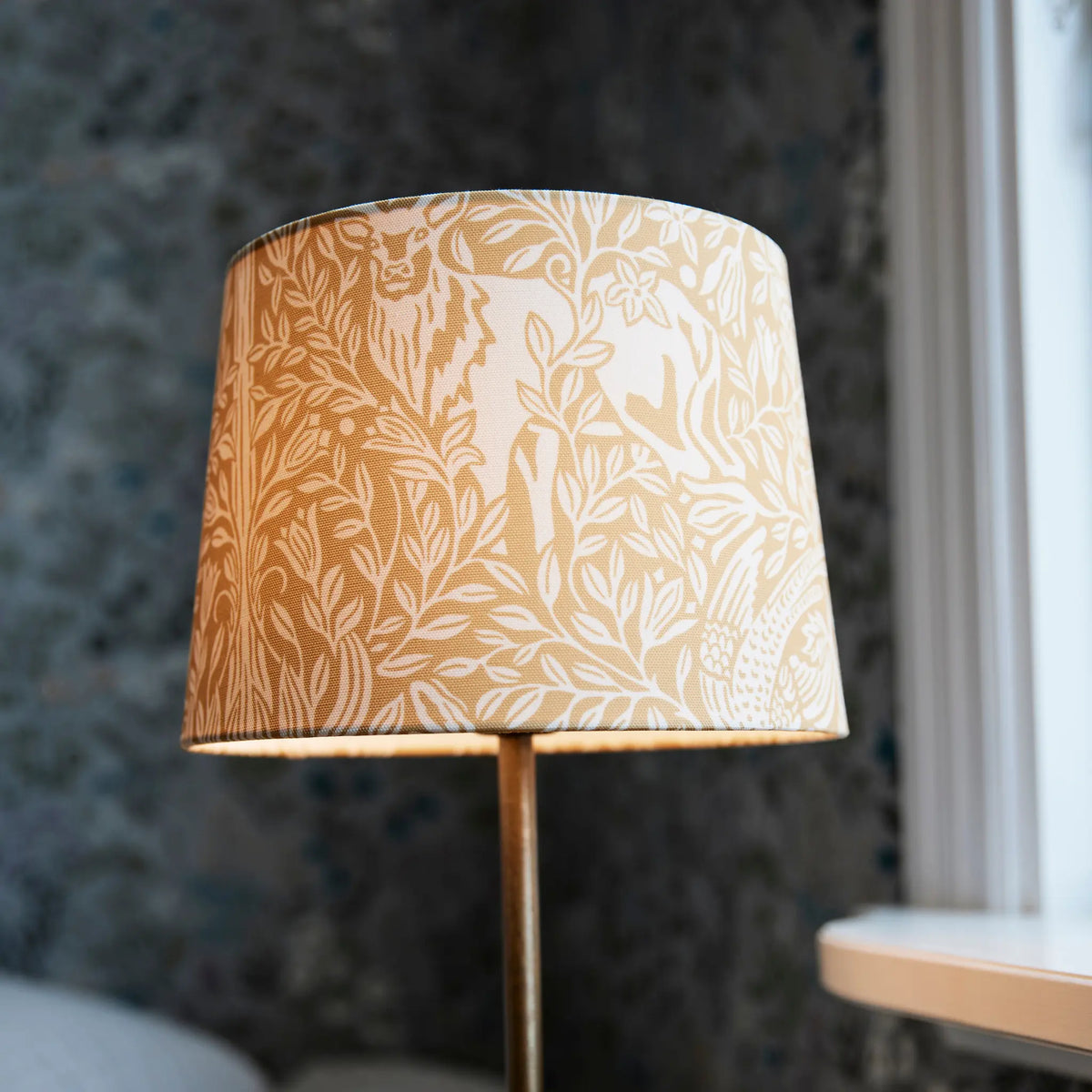 PR Home Base Bordslampa, Eldertree Gul