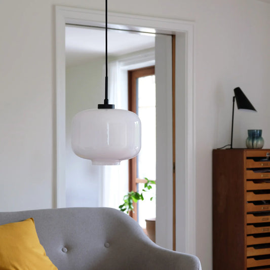 Dyberg Larsen ARP Taklampa Ø25 cm, Opal/Svart