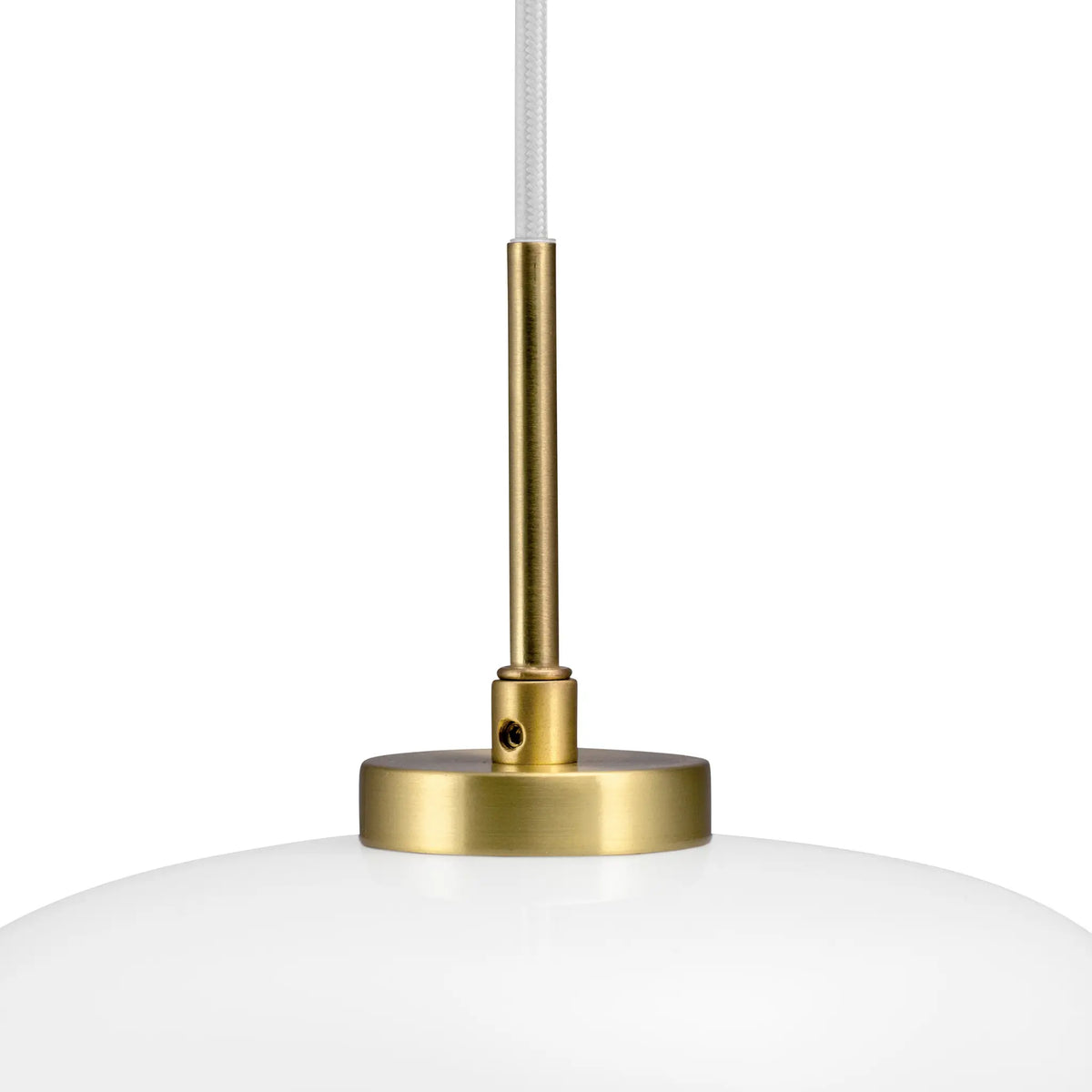Dyberg Larsen ARP Taklampa Ø30 cm, Opal/Mässing