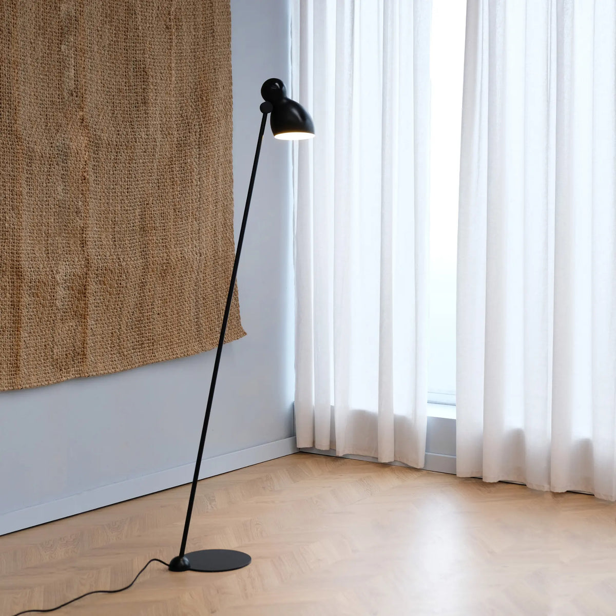 Dyberg Larsen Ludo Golvlampa, Svart