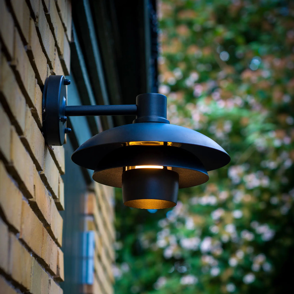 Dyberg Larsen Morph Utomhusvägglampa 24 cm, Svart