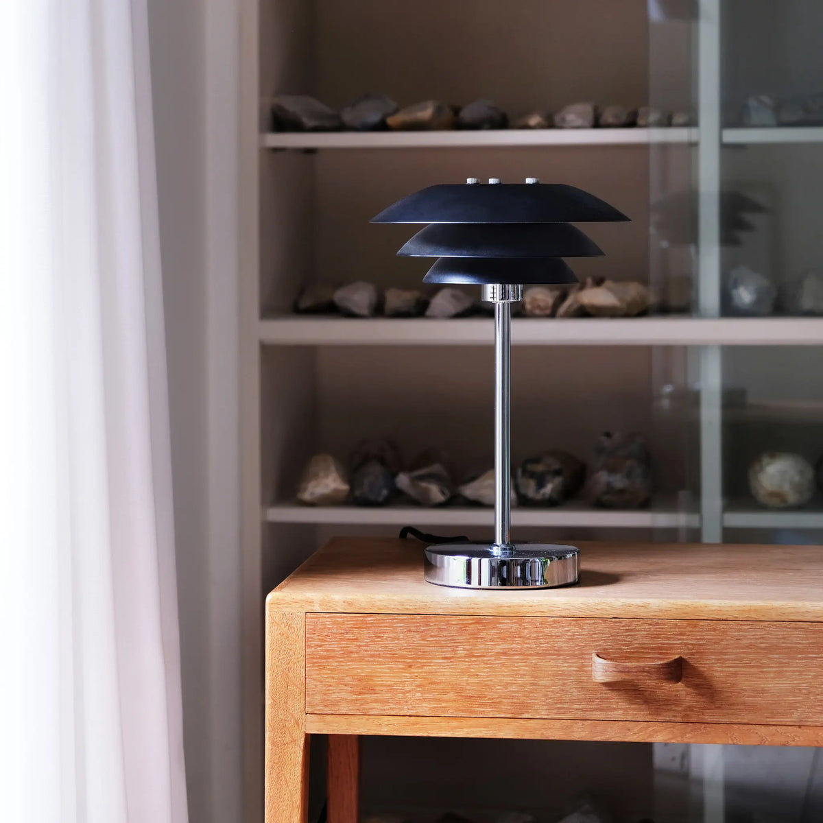 Dyberg Larsen DL20 Bordslampa, Svart