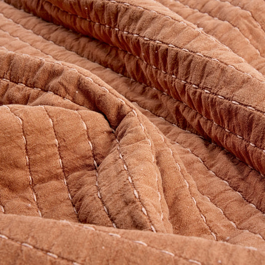 Madam Stoltz Sängöverkast Quiltat 240x240 cm, Dusty Persika