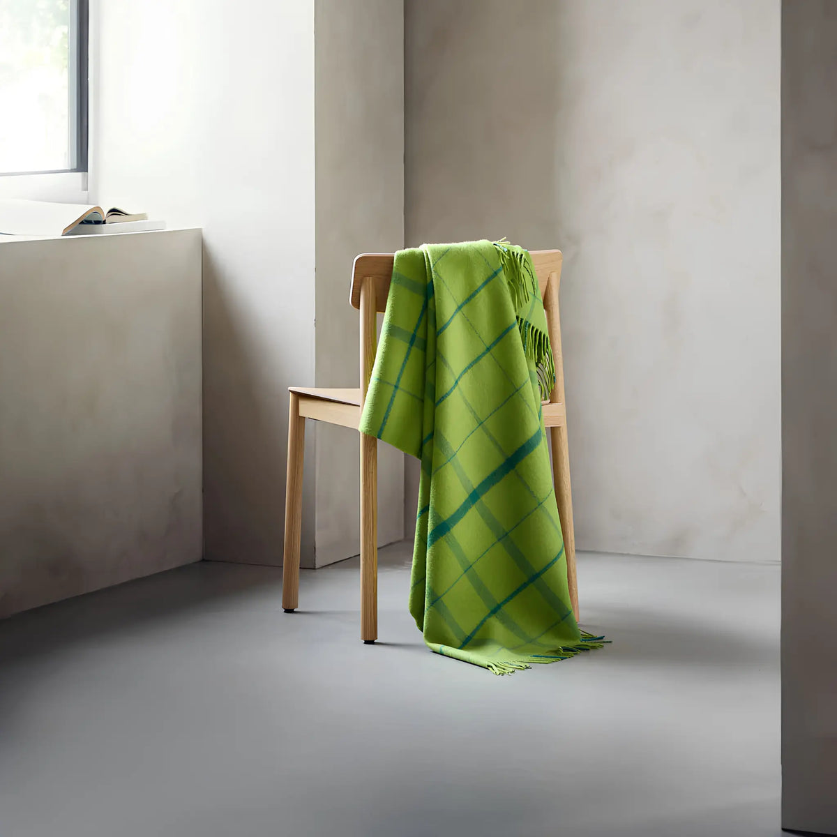 Silkeborg Uldspinderi Warp and Weft Ullpläd 130x190 cm, Sprout - Lime/Grass