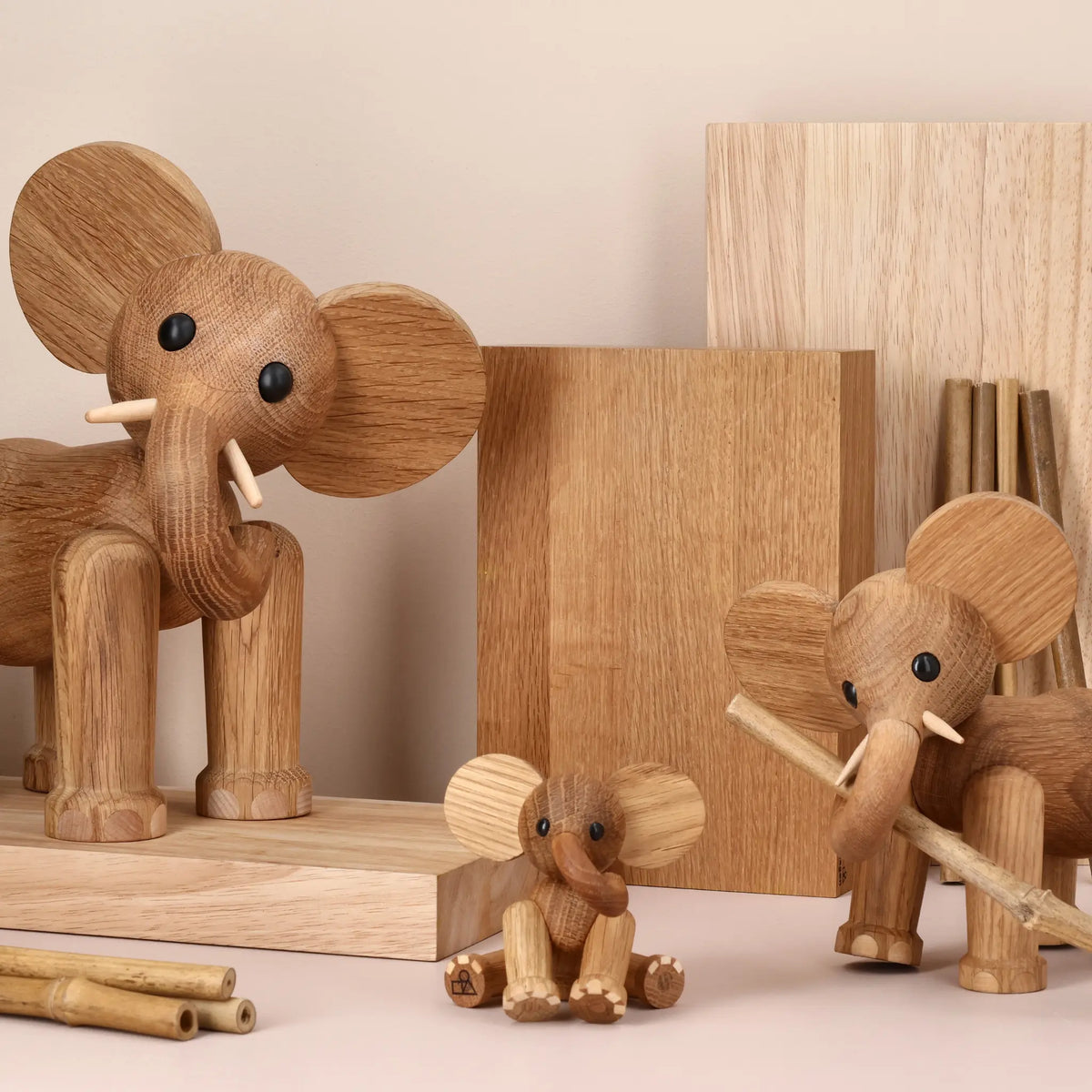 Spring Copenhagen Ella Elefant Baby Trädekoration 9 cm, Ek/Lönn