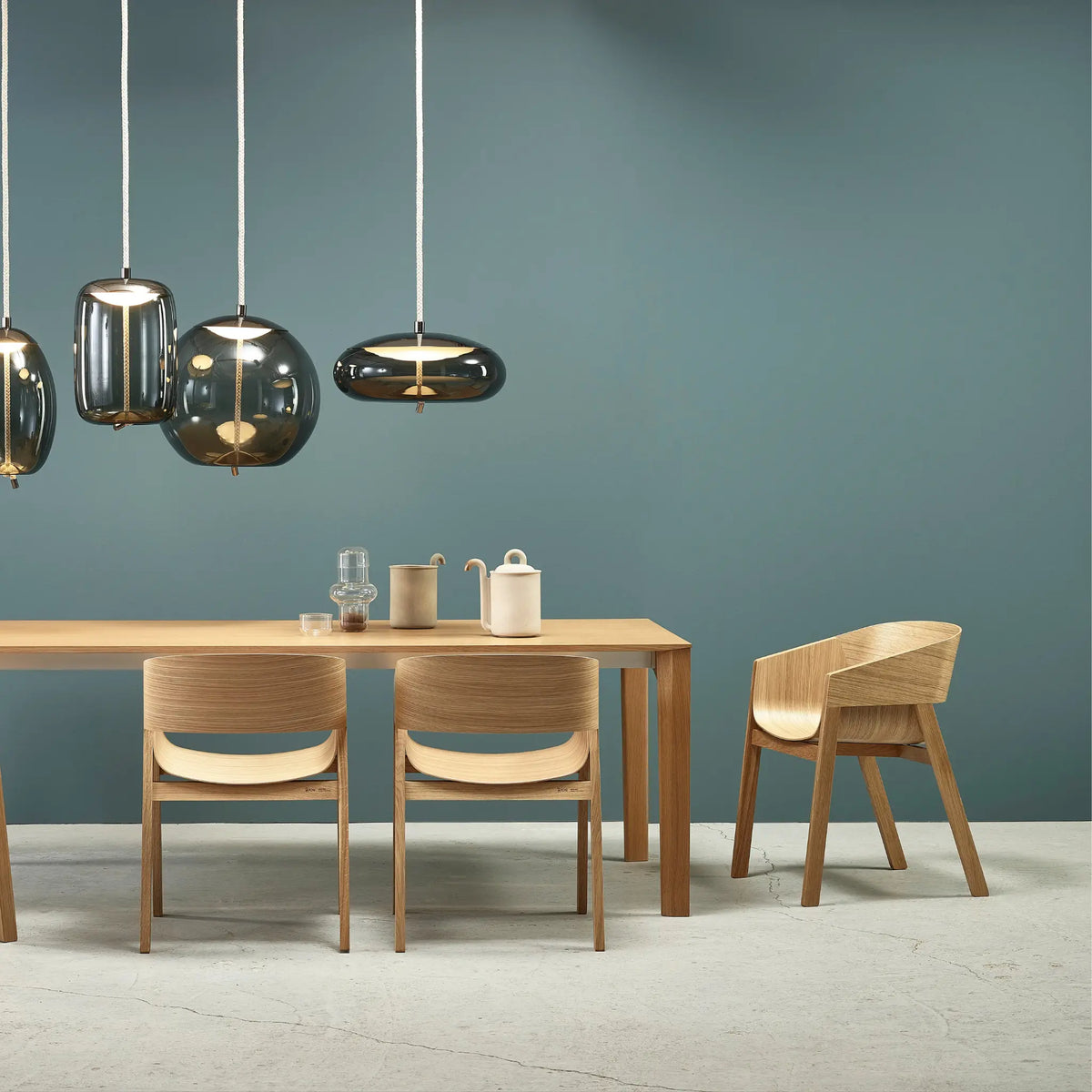 Ton Merano Karmstol, Natural varnish