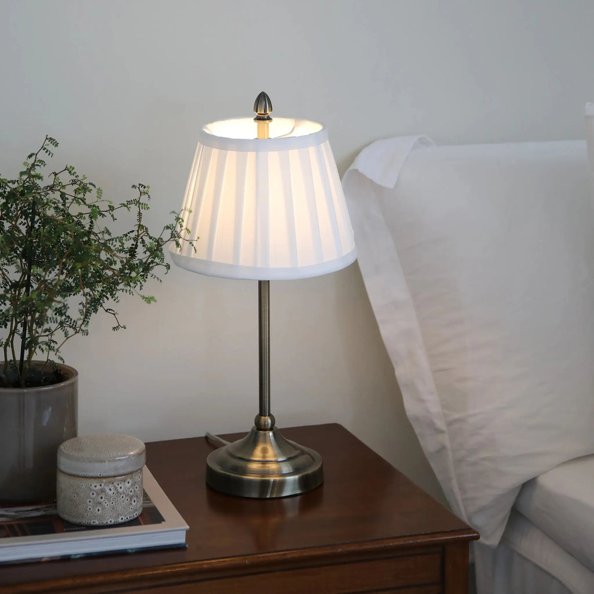 Markslöjd Oxford Bordslampa, Offwhite/Antik Mässing