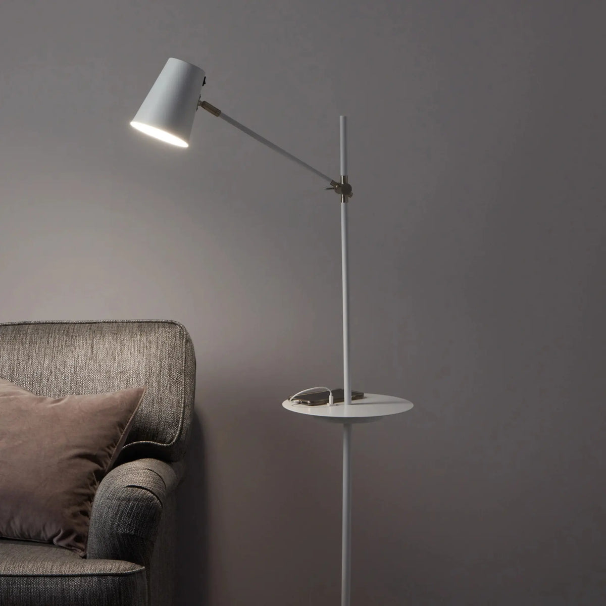 Markslöjd Linear Golvlampa USB, Vit