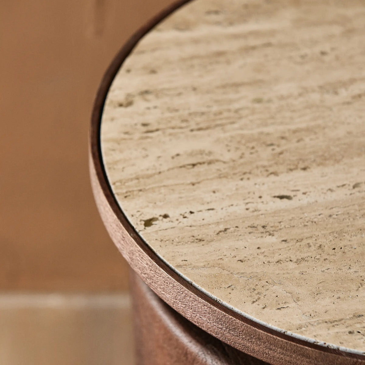 Nordal Kwando Sidobord med Travertine Skiva, Natur