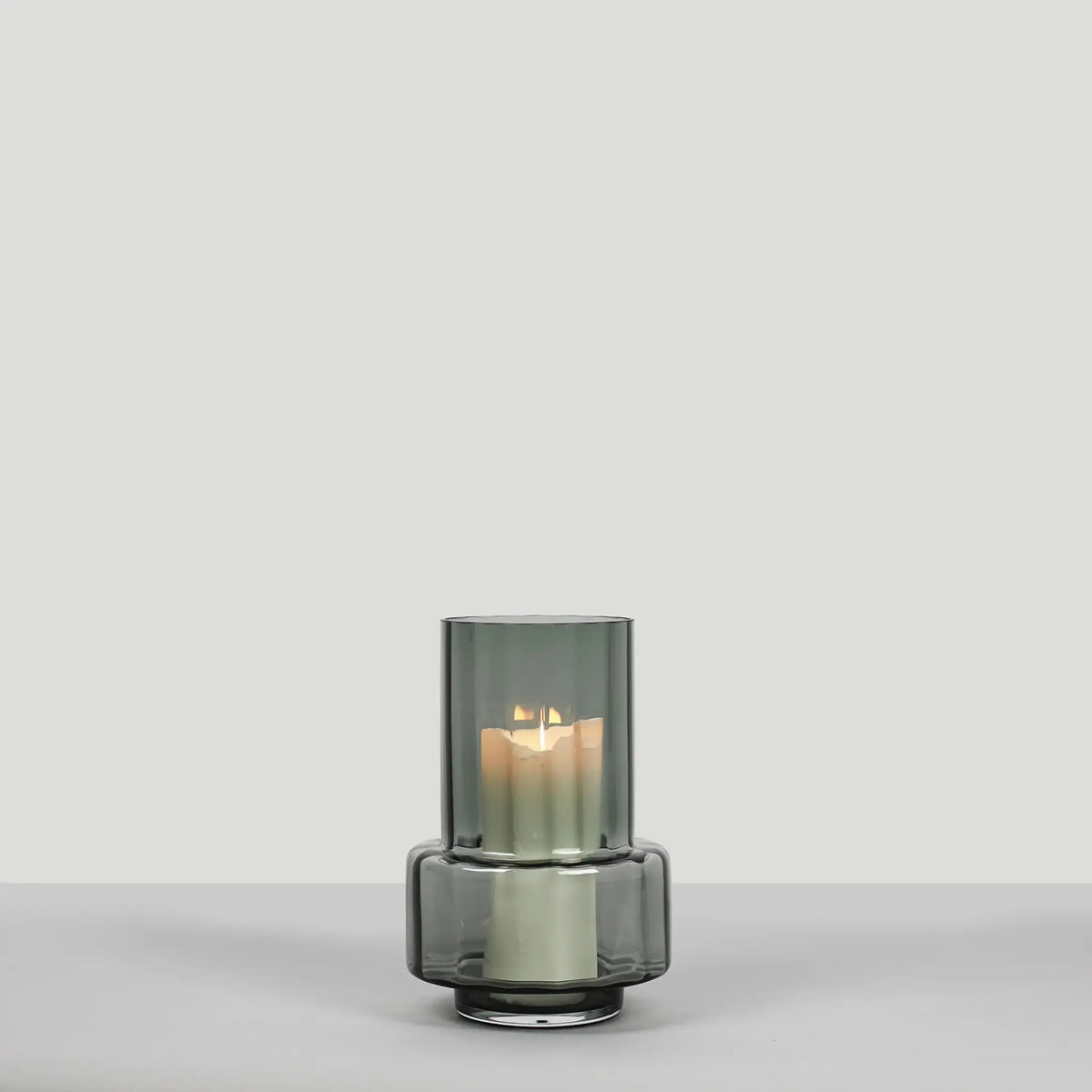 Ro Collection Hurricane Reflections Ljuslykta/Vas, No. 26, Smoked Grey