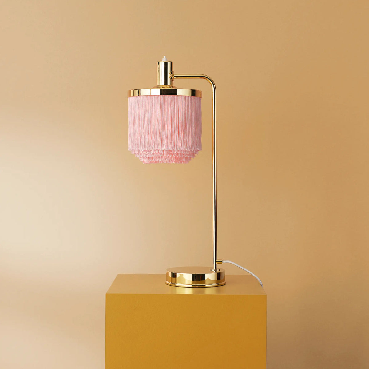 Warm Nordic Fringe Bordslampa, Pale Pink