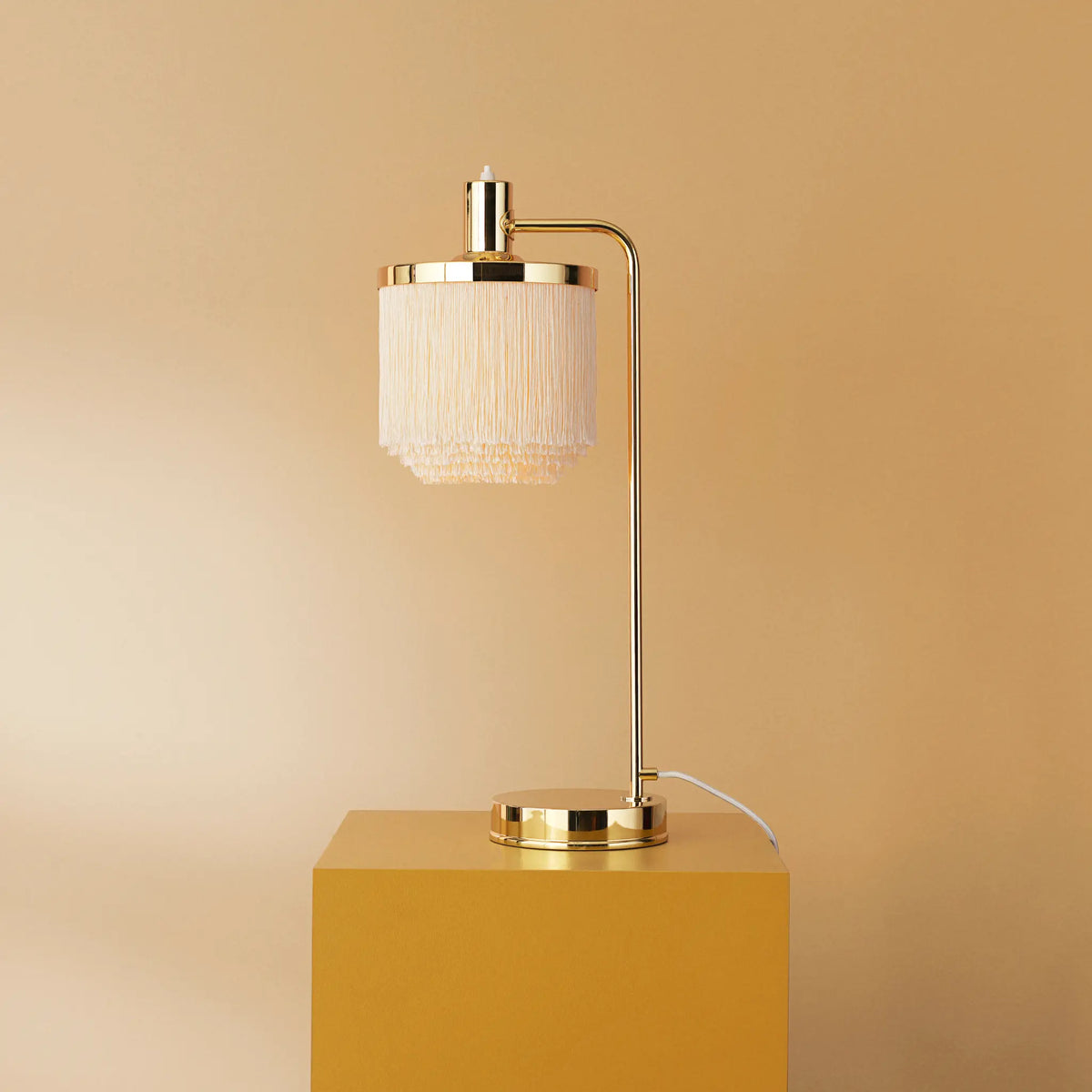 Warm Nordic Fringe Bordslampa, Cream White
